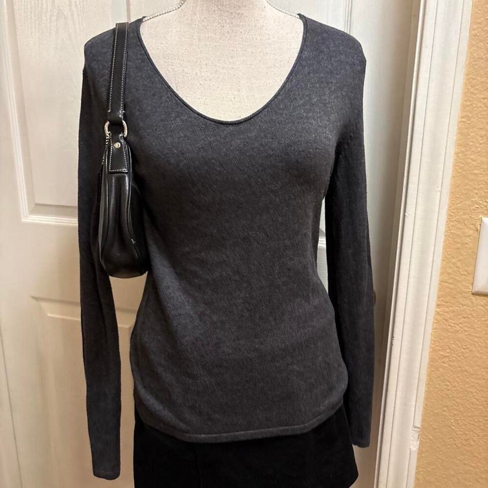 Tom Tailor grey cotton long sleeve top with a v-neckline. Size small.